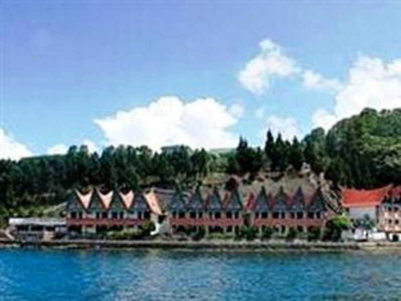 Danau Toba International Cottage Parapat Ngoại thất bức ảnh