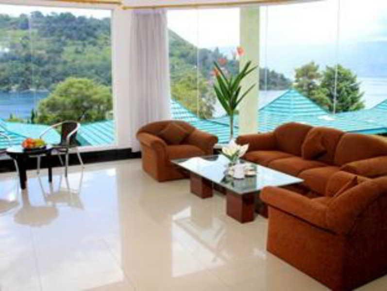 Danau Toba International Cottage Parapat Ngoại thất bức ảnh